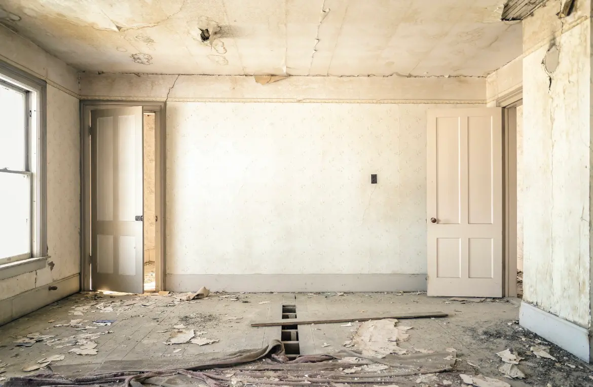 Waste disposal crew managing a cleanout project in Rancho Mirage